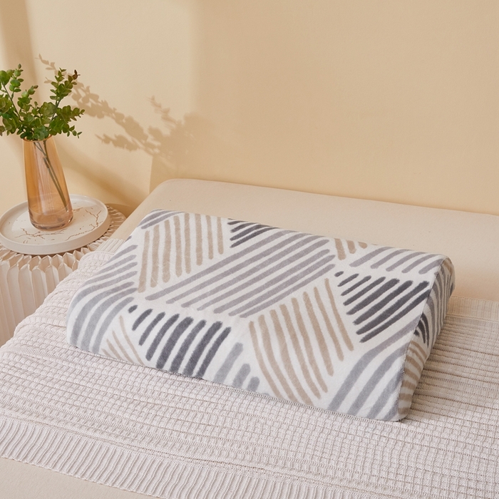 91家纺网 家纺一手货源 找家纺 翎盈家纺 2025新款加厚高克重牛奶绒乳胶枕头套 柏拉图-灰