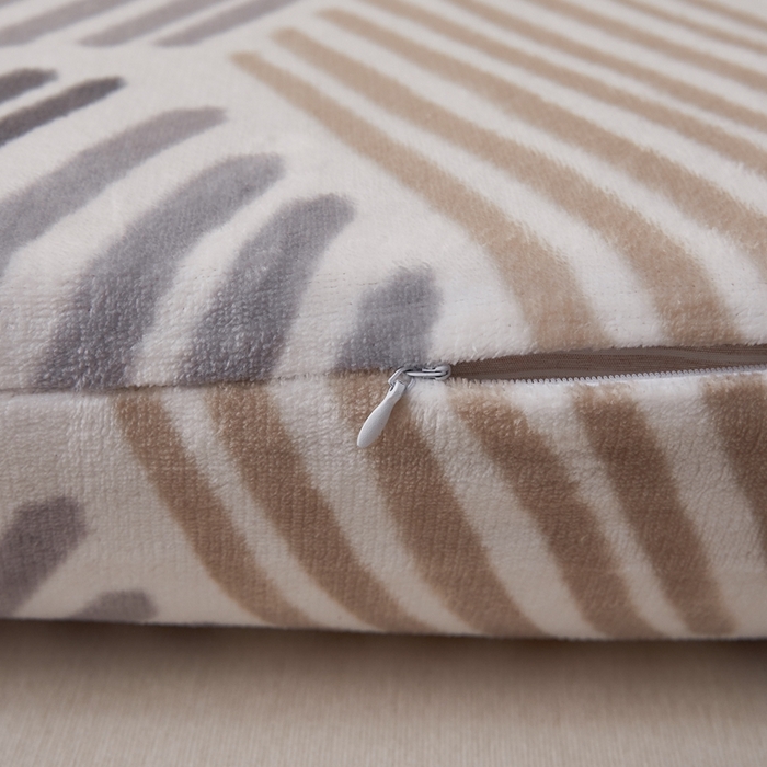 91家纺网 家纺一手货源 找家纺 翎盈家纺 2025新款加厚高克重牛奶绒乳胶枕头套 柏拉图-灰