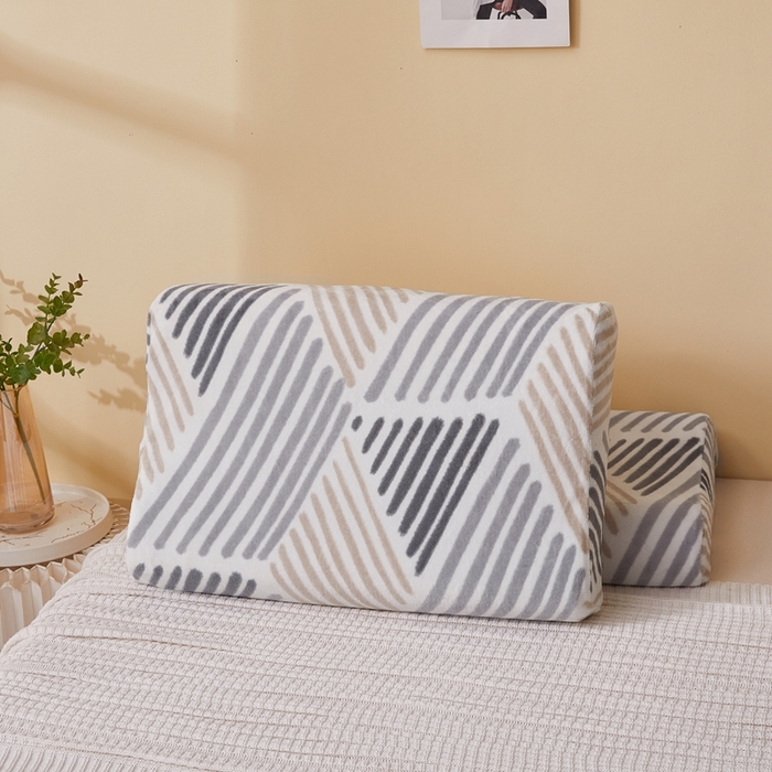 91家纺网 家纺一手货源 找家纺 翎盈家纺 2025新款加厚高克重牛奶绒乳胶枕头套 柏拉图-灰