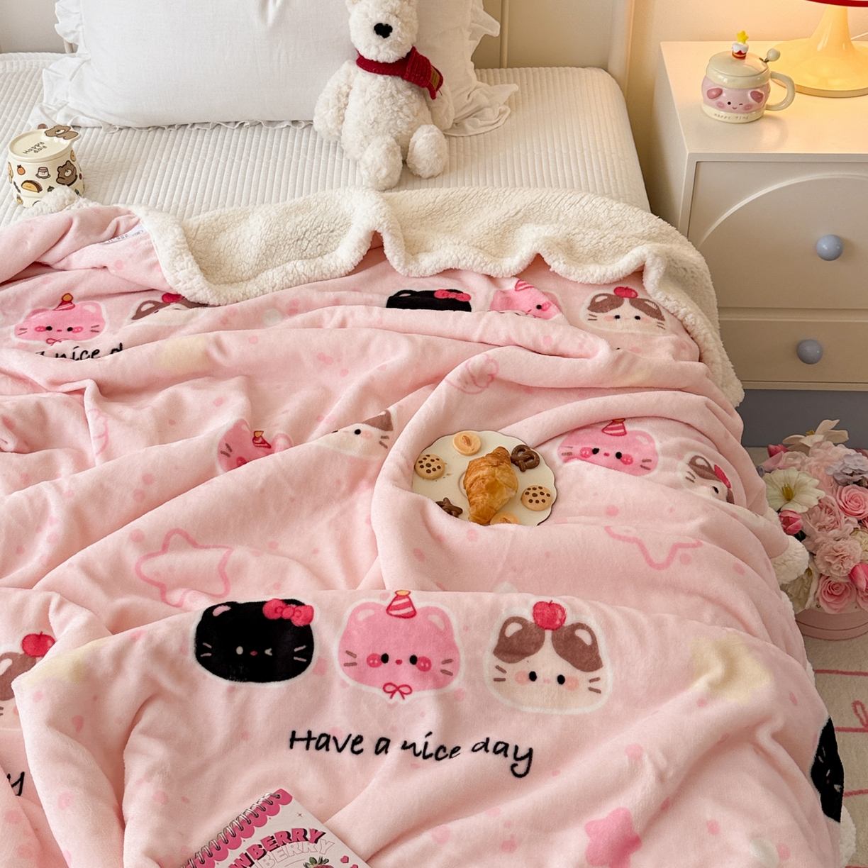 91家纺网 家纺一手货源 找家纺 沐慕 2025新款牛奶绒拼羊羔绒毛毯盖毯毯子 毛毯-三只小猫