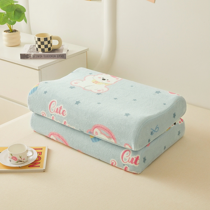 91家纺网 家纺一手货源 找家纺 翎盈家纺 2025新款加厚高克重牛奶绒乳胶枕头套 比尔狗蓝