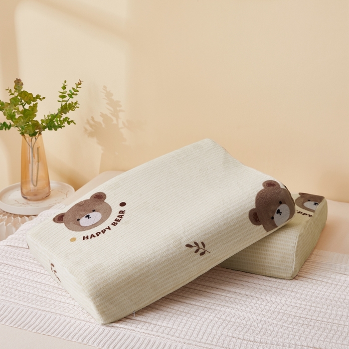 91家纺网 家纺一手货源 找家纺 翎盈家纺 2025新款加厚高克重牛奶绒乳胶枕头套 开心小熊