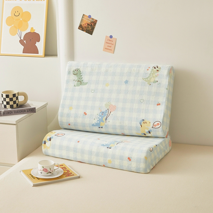 91家纺网 家纺一手货源 找家纺 翎盈家纺 2025新款加厚高克重牛奶绒乳胶枕头套 恐龙乐园