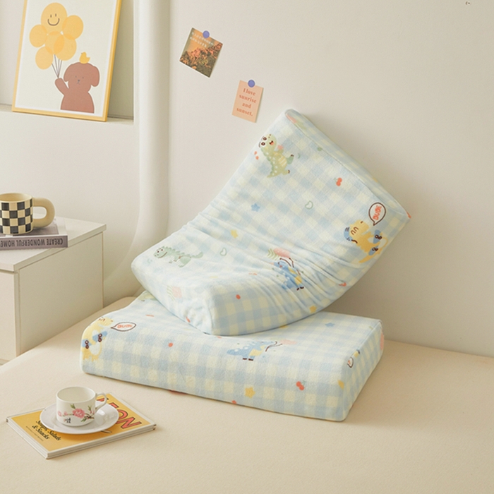 91家纺网 家纺一手货源 找家纺 翎盈家纺 2025新款加厚高克重牛奶绒乳胶枕头套 恐龙乐园