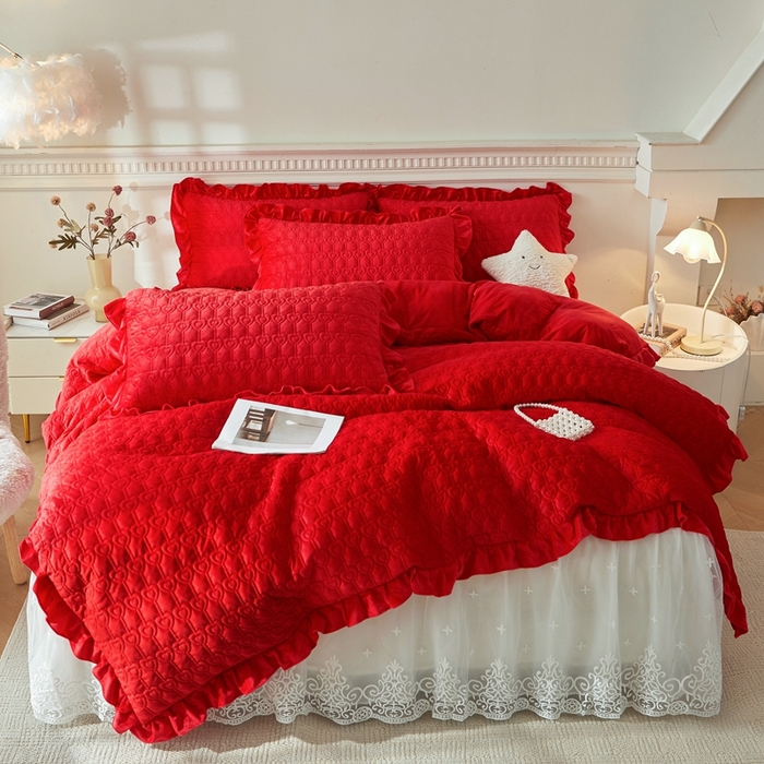 91家纺网 家纺一手货源 找家纺 怡源梦 2025新款A类牛奶绒夹棉床裙单件-甜心公主系列 大红色