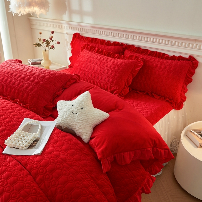 91家纺网 家纺一手货源 找家纺 怡源梦 2025新款A类牛奶绒夹棉床裙单件-甜心公主系列 大红色