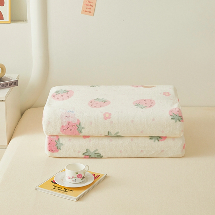 91家纺网 家纺一手货源 找家纺 翎盈家纺 2025新款加厚高克重牛奶绒乳胶枕头套 奶油草莓