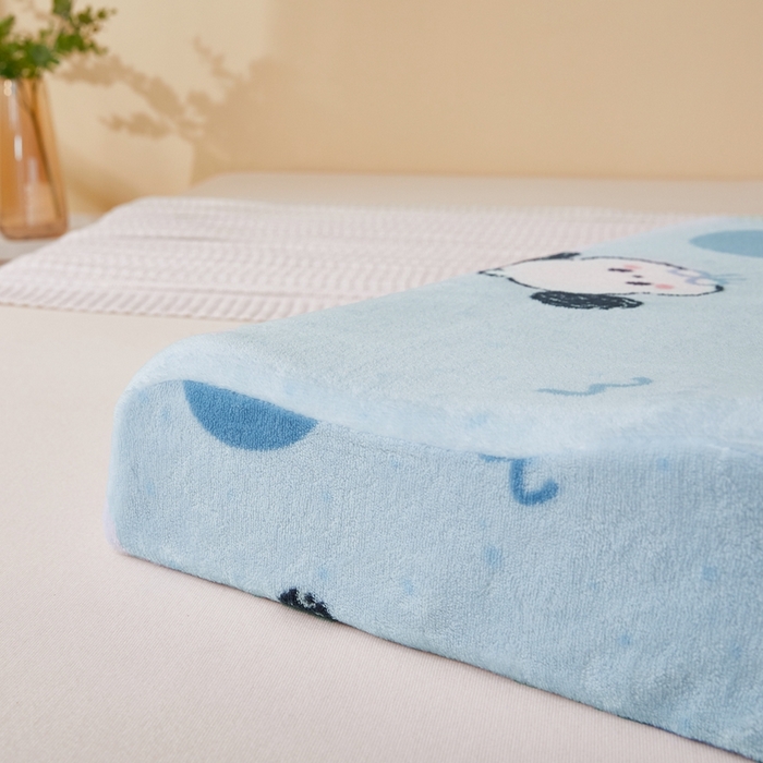 91家纺网 家纺一手货源 找家纺 翎盈家纺 2025新款加厚高克重牛奶绒乳胶枕头套 帕恰狗-蓝