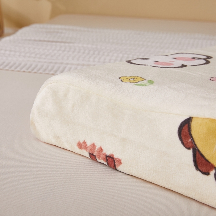 91家纺网 家纺一手货源 找家纺 翎盈家纺 2025新款加厚高克重牛奶绒乳胶枕头套 淘气恐龙