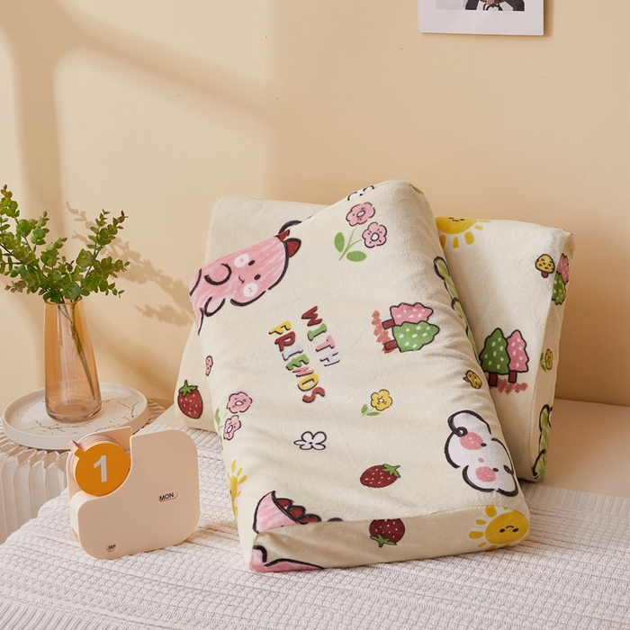 91家纺网 家纺一手货源 找家纺 翎盈家纺 2025新款加厚高克重牛奶绒乳胶枕头套 淘气恐龙