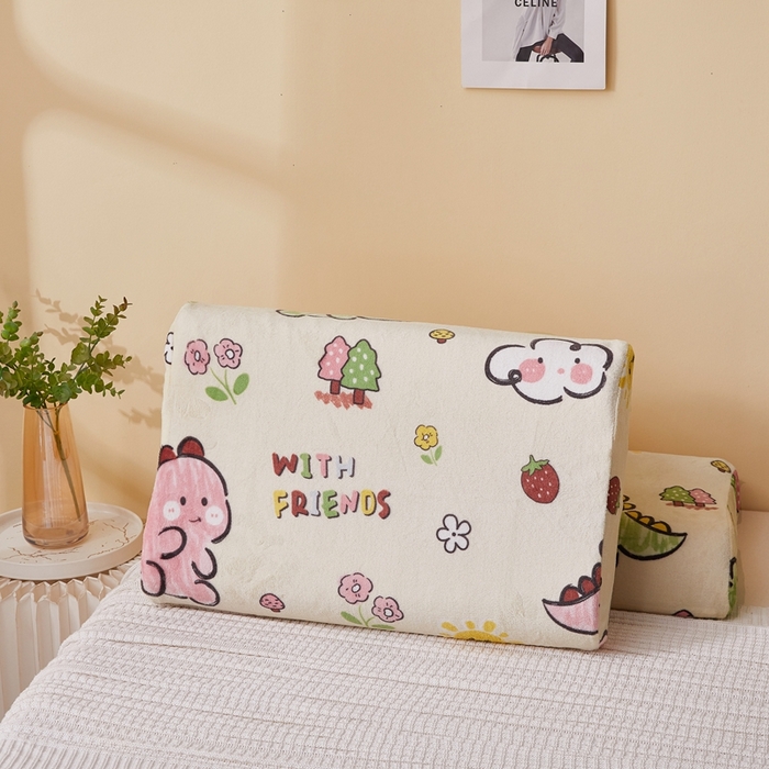 91家纺网 家纺一手货源 找家纺 翎盈家纺 2025新款加厚高克重牛奶绒乳胶枕头套 淘气恐龙