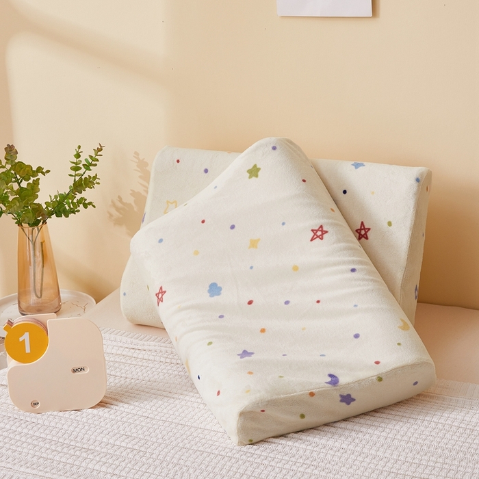 91家纺网 家纺一手货源 找家纺 翎盈家纺 2025新款加厚高克重牛奶绒乳胶枕头套 童话星空