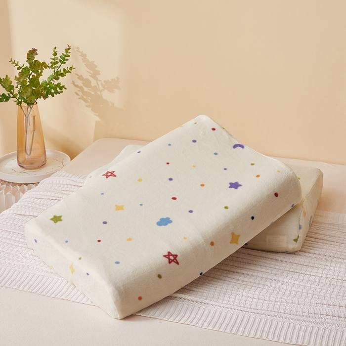 91家纺网 家纺一手货源 找家纺 翎盈家纺 2025新款加厚高克重牛奶绒乳胶枕头套 童话星空