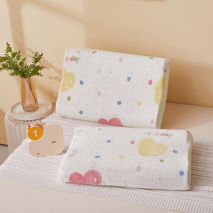 翎盈家纺 2025新款加厚高克重牛奶绒乳胶枕头套 炫彩爱心