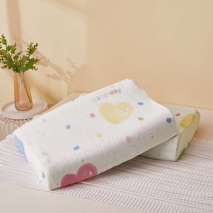 91家纺网 家纺一手货源 找家纺 翎盈家纺 2025新款加厚高克重牛奶绒乳胶枕头套 炫彩爱心