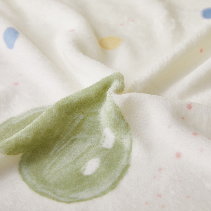 91家纺网 家纺一手货源 找家纺 翎盈家纺 2025新款加厚高克重牛奶绒乳胶枕头套 炫彩爱心