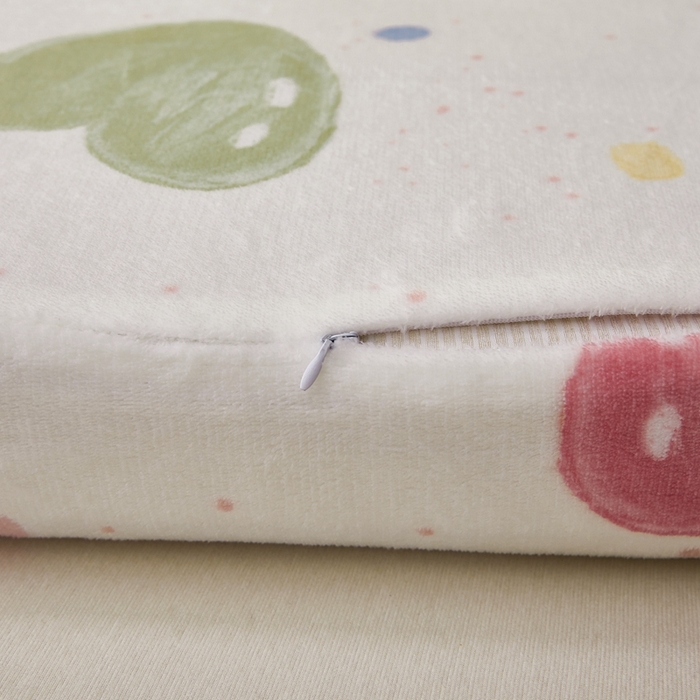 91家纺网 家纺一手货源 找家纺 翎盈家纺 2025新款加厚高克重牛奶绒乳胶枕头套 炫彩爱心