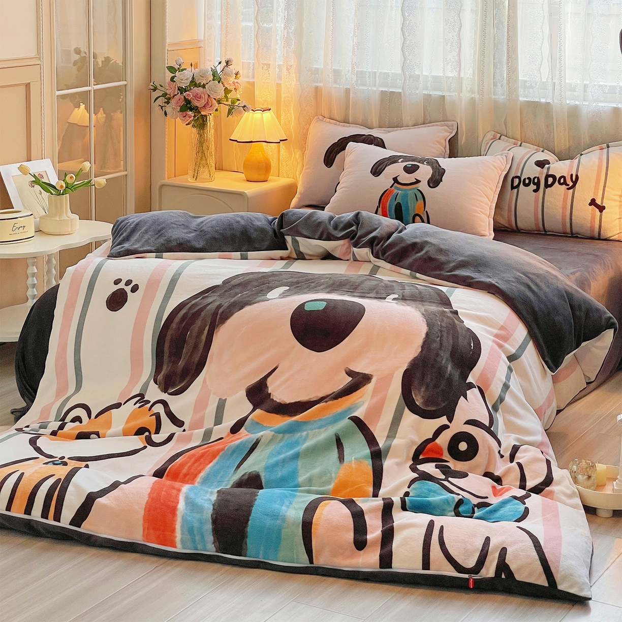 91家纺网 家纺一手货源 找家纺 炫拼家纺 2025新款大版数码印花卡通高克重牛奶绒四件套 乔治汪汪