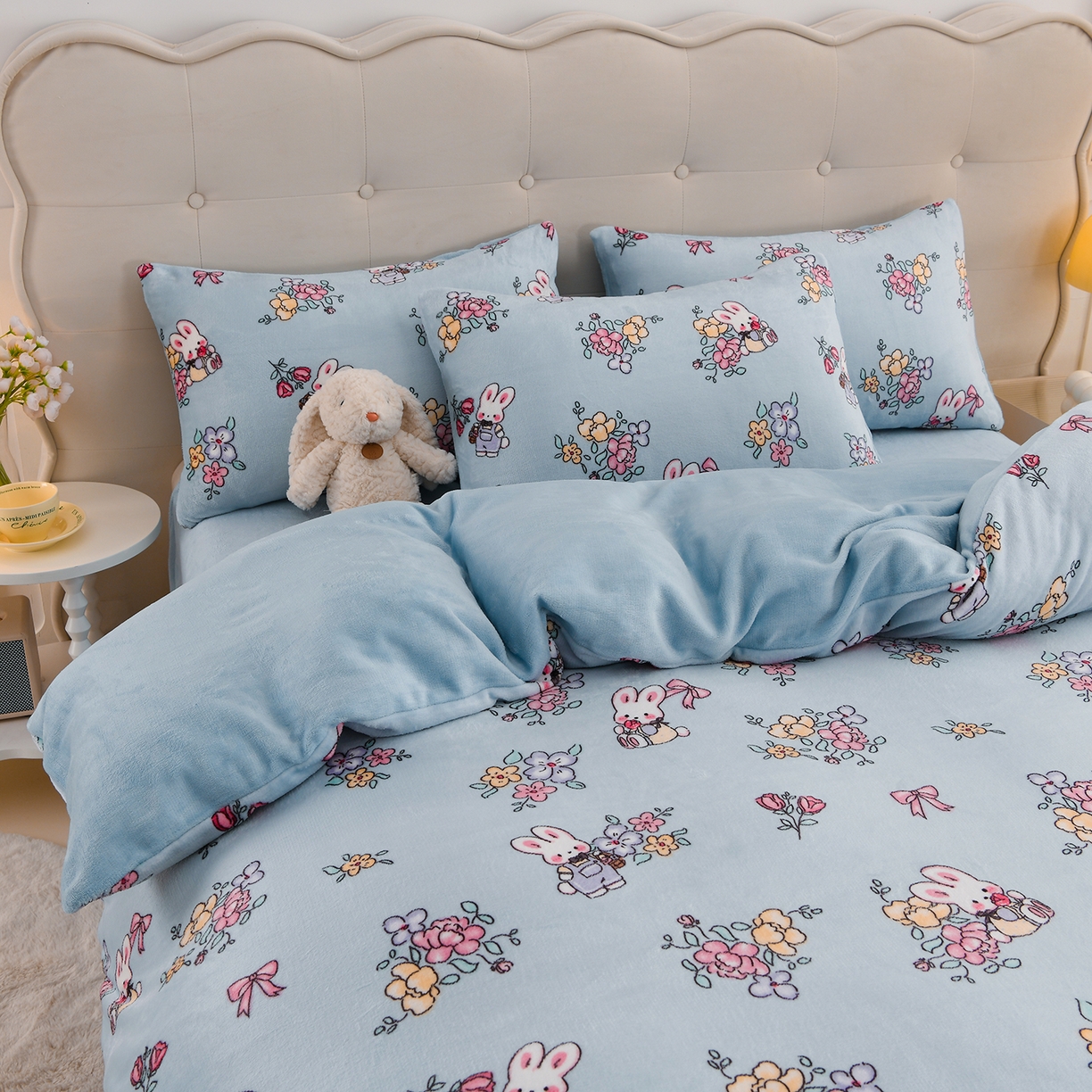 91家纺网 家纺一手货源 找家纺 紫月轩家纺 2025新款A类牛奶绒小清新印花四件套 花漾兔语