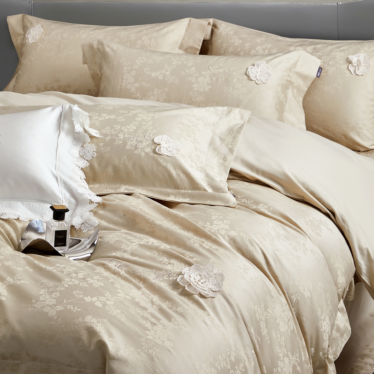 91家纺网 家纺一手货源 找家纺 玖玖爱家纺 2025新款长绒棉全棉纯棉磨毛提花四件套-夏沫 夏沫-浅金