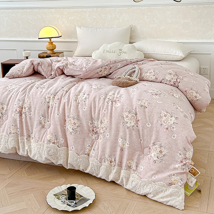 91家纺网 家纺一手货源 找家纺 芯恋 25年新款亚麻风全棉花边云感冬被四季被加厚冬被 花弄影