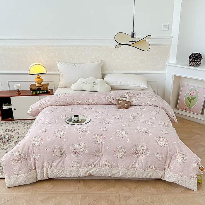 91家纺网 家纺一手货源 找家纺 芯恋 25年新款亚麻风全棉花边云感冬被四季被加厚冬被 花弄影