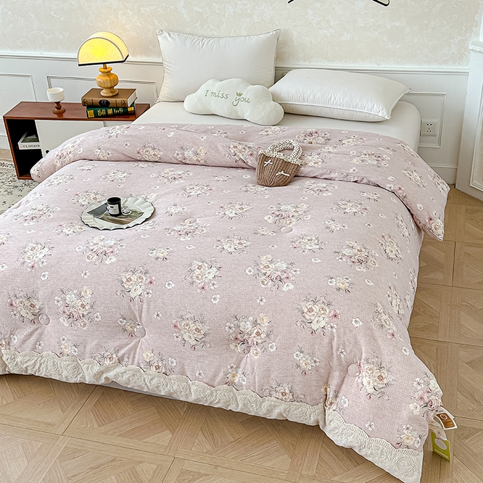 91家纺网 家纺一手货源 找家纺 芯恋 25年新款亚麻风全棉花边云感冬被四季被加厚冬被 花弄影