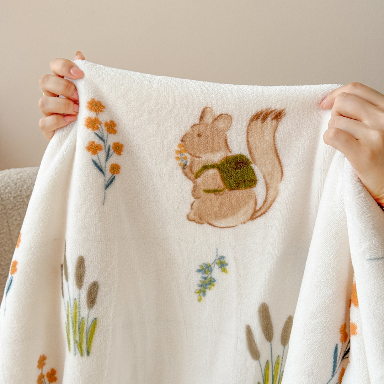 91家纺网 家纺一手货源 找家纺 沐慕 2025新款牛奶绒拼羊羔绒毛毯盖毯毯子 毛毯-田园松鼠