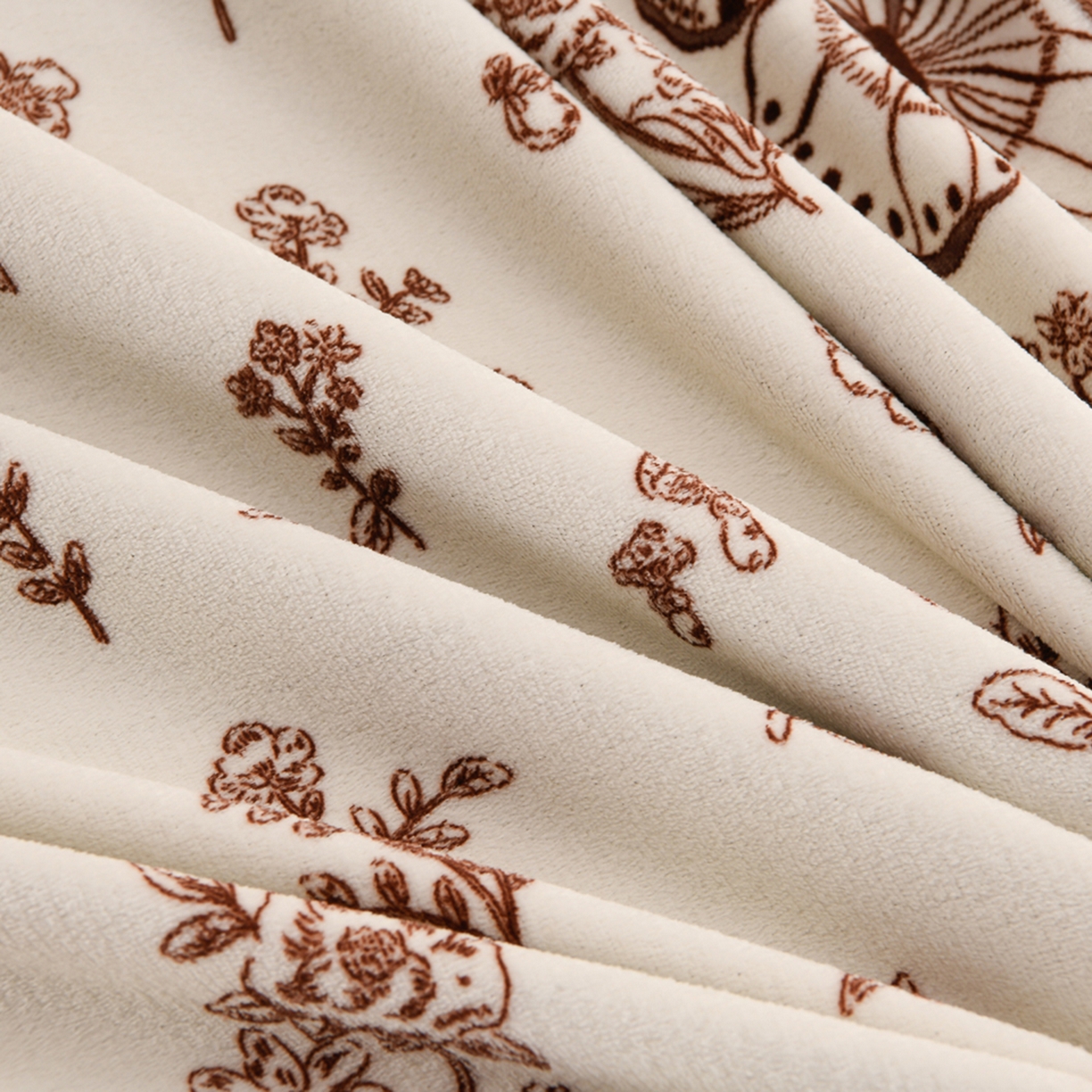 91家纺网 家纺一手货源 找家纺 紫月轩家纺 2025新款A类牛奶绒小清新印花四件套 碎花蝶语