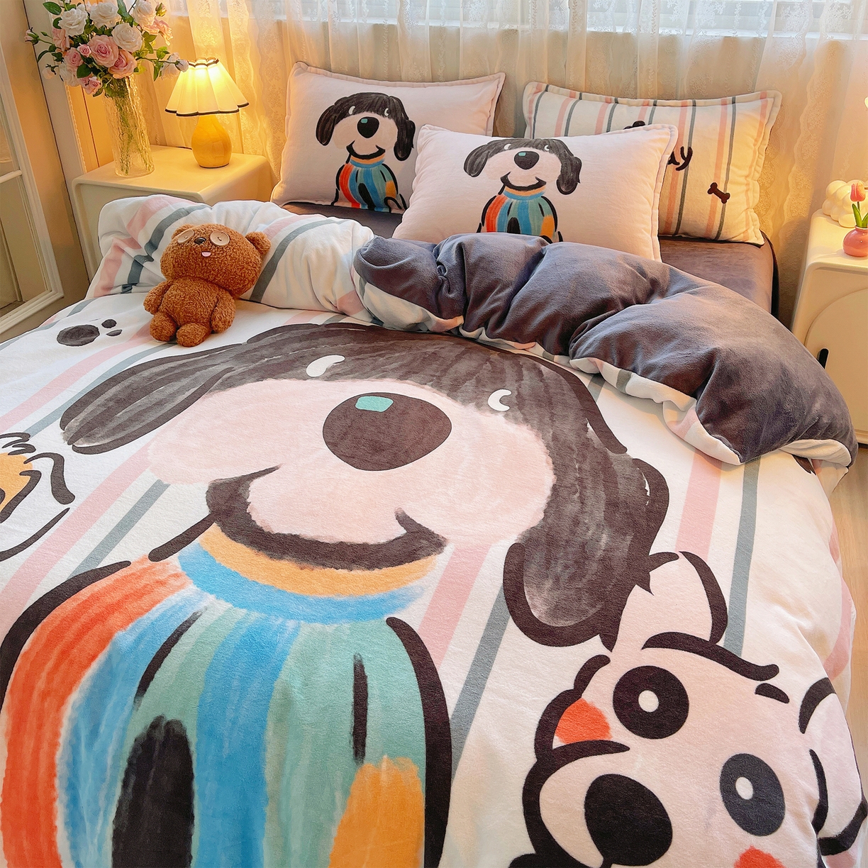 91家纺网 家纺一手货源 找家纺 炫拼家纺 2025新款大版数码印花卡通高克重牛奶绒四件套 乔治汪汪