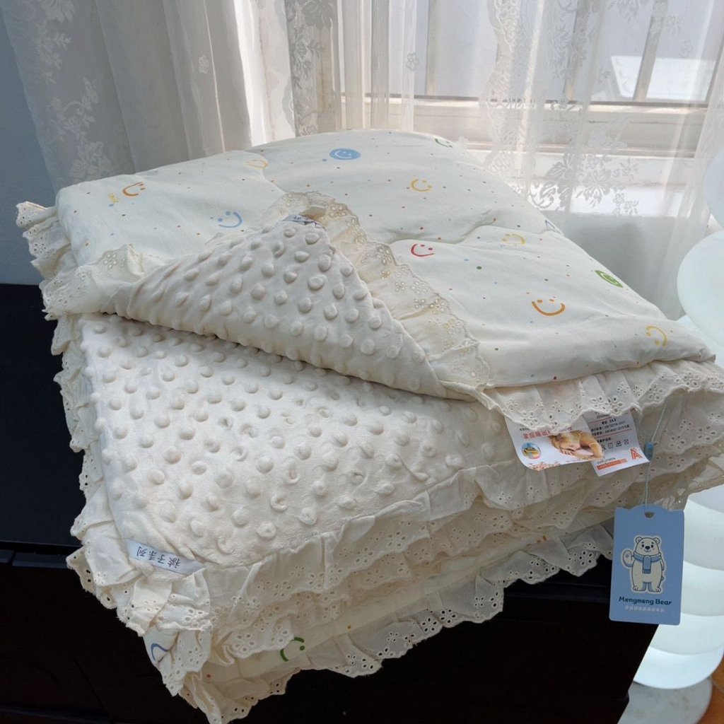 91家纺网 家纺一手货源 找家纺 暖居 2025新款纯棉花边款春秋豆豆被四季通用 笑脸