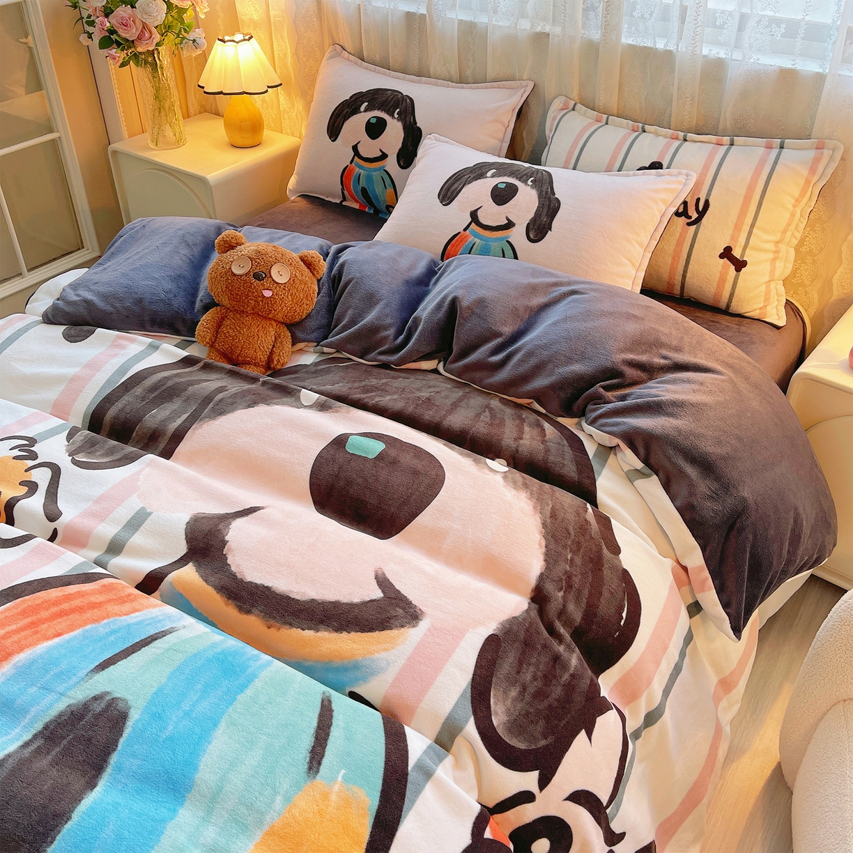 91家纺网 家纺一手货源 找家纺 炫拼家纺 2025新款大版数码印花卡通高克重牛奶绒四件套 乔治汪汪