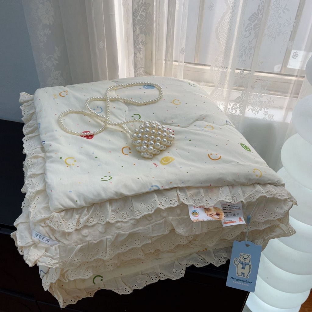 91家纺网 家纺一手货源 找家纺 暖居 2025新款纯棉花边款春秋豆豆被四季通用 笑脸