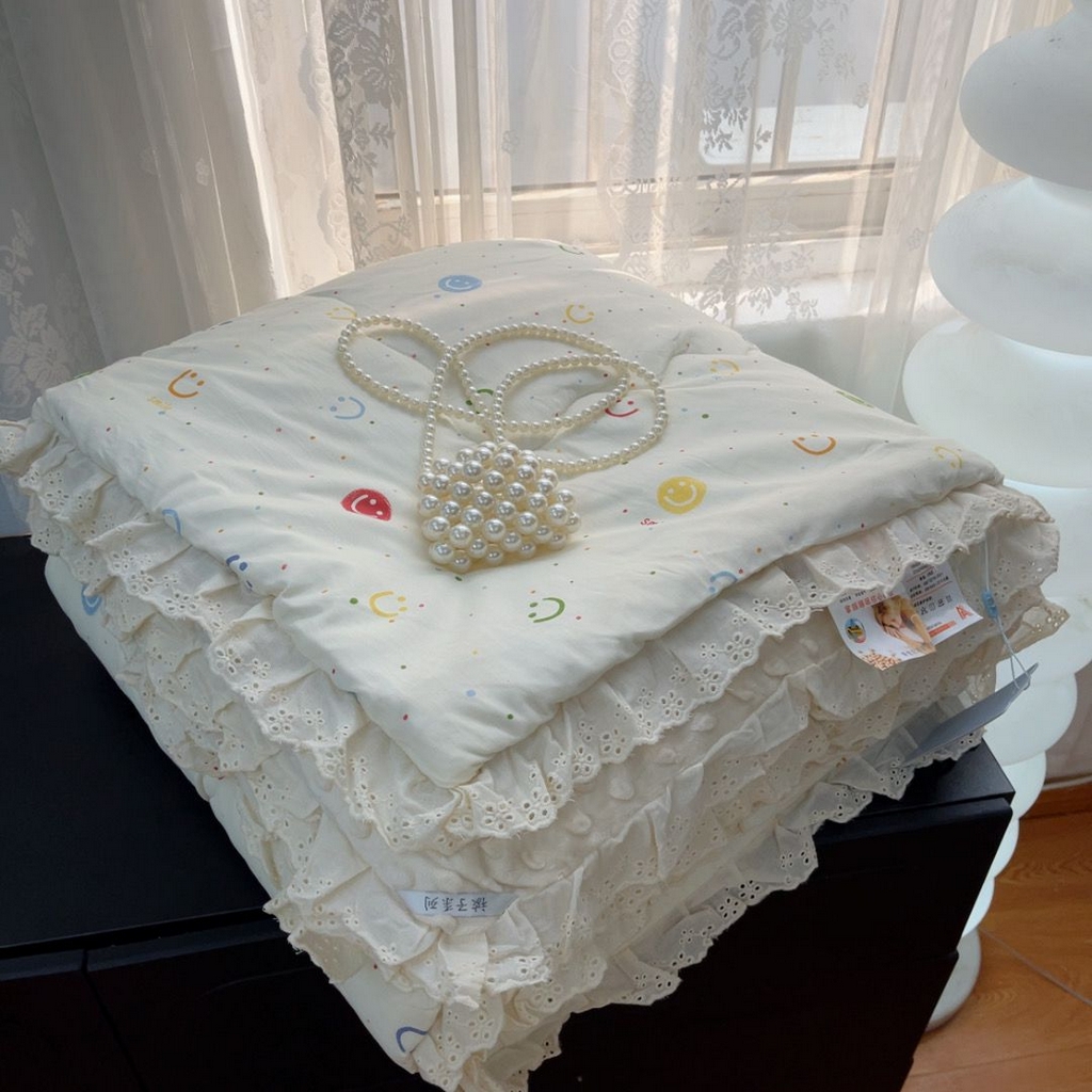 91家纺网 家纺一手货源 找家纺 暖居 2025新款纯棉花边款春秋豆豆被四季通用 笑脸