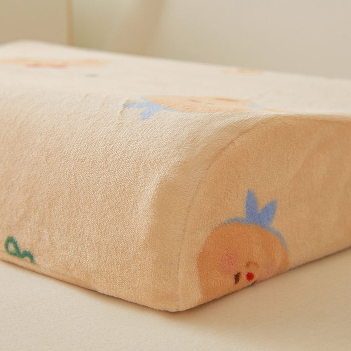 91家纺网 家纺一手货源 找家纺 翎盈家纺 2025新款加厚高克重牛奶绒乳胶枕头套 黄油小熊