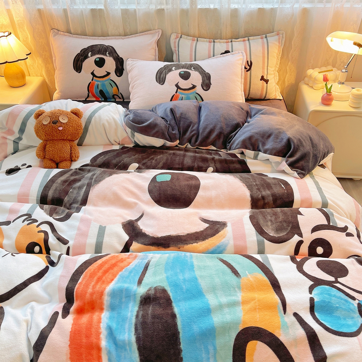 91家纺网 家纺一手货源 找家纺 炫拼家纺 2025新款大版数码印花卡通高克重牛奶绒四件套 乔治汪汪