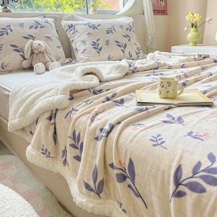 91家纺网 家纺一手货源 找家纺 沐慕 2025新款牛奶绒拼羊羔绒毛毯盖毯毯子 毛毯-兔稚