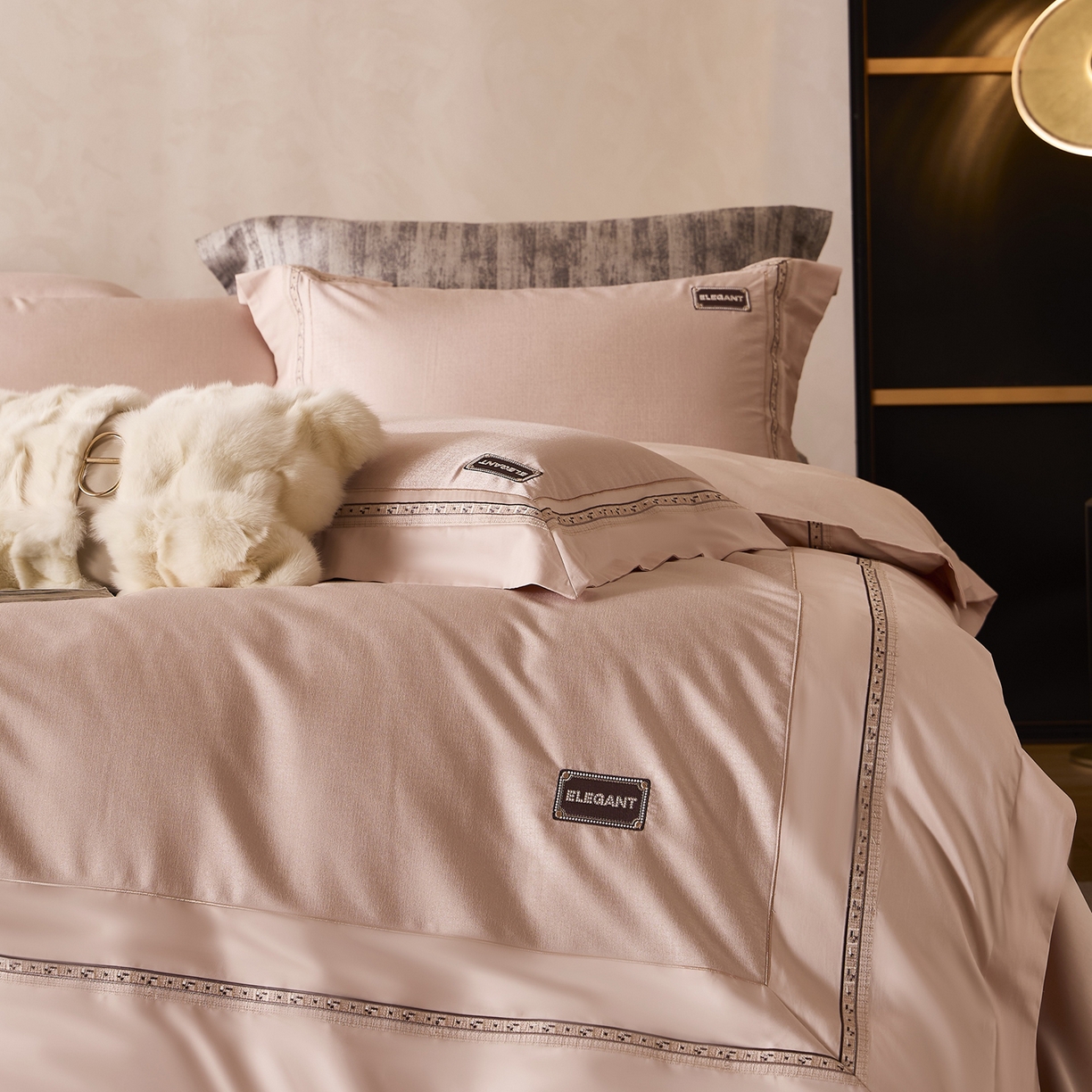 91家纺网 家纺一手货源 找家纺 （总）玖玖爱家纺 2025新款千纱臻品金银丝真丝缎四件套-香奈