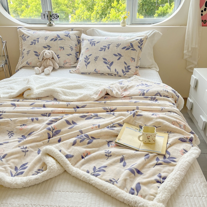 91家纺网 家纺一手货源 找家纺 沐慕 2025新款牛奶绒拼羊羔绒毛毯盖毯毯子 毛毯-兔稚