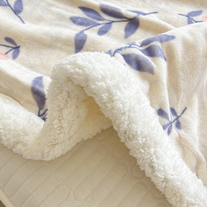 91家纺网 家纺一手货源 找家纺 沐慕 2025新款牛奶绒拼羊羔绒毛毯盖毯毯子 毛毯-兔稚