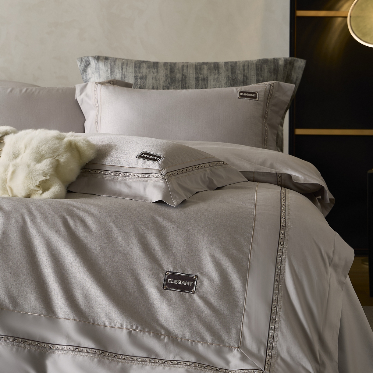 玖玖爱家纺 2025新款千纱臻品金银丝真丝缎四件套-香奈 香奈-银灰