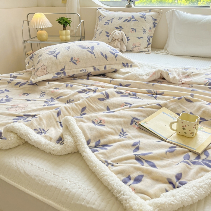 91家纺网 家纺一手货源 找家纺 沐慕 2025新款牛奶绒拼羊羔绒毛毯盖毯毯子 毛毯-兔稚