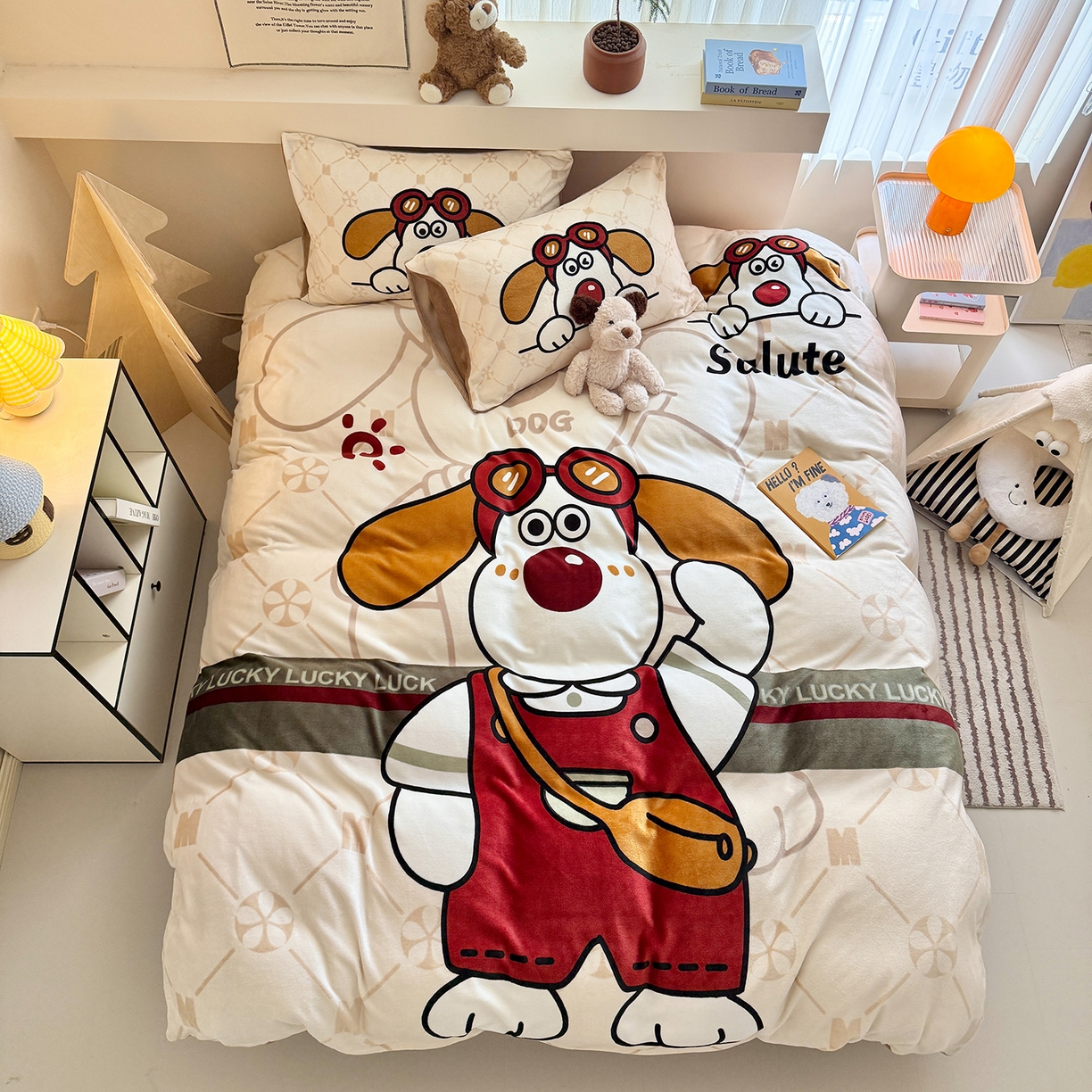 91家纺网 家纺一手货源 找家纺 悦织湾家纺 2025新款大版卡通印花牛奶绒四件套儿童床绒套件学生宿舍单双人床上用品三四件套 敬礼狗狗