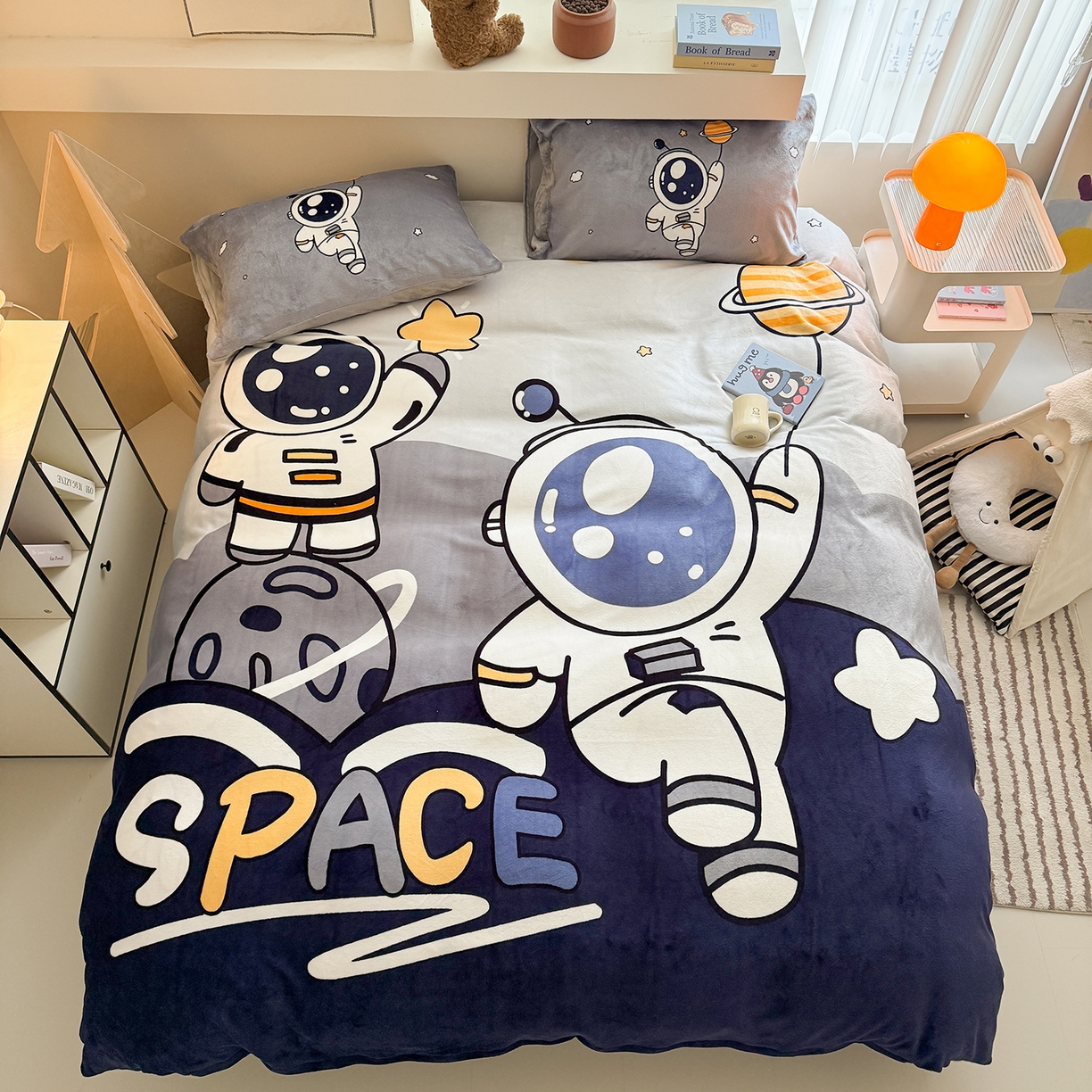 悦织湾家纺 2025新款大版卡通印花牛奶绒四件套儿童床绒套件学生宿舍单双人床上用品三四件套 遨游太空