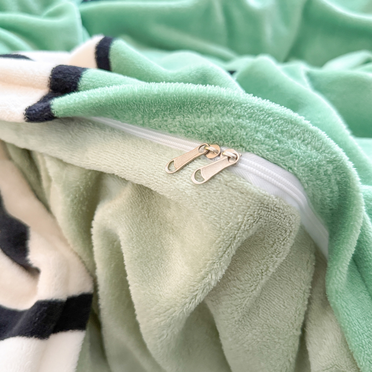 91家纺网 家纺一手货源 找家纺 悦织湾家纺 2025新款大版卡通印花牛奶绒四件套儿童床绒套件学生宿舍单双人床上用品三四件套 友爱龙龙