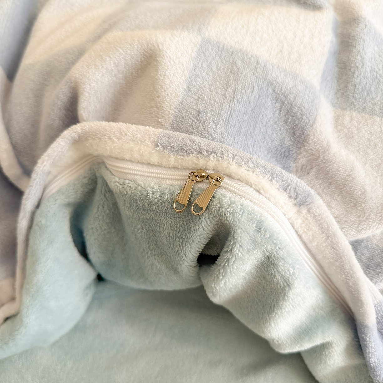 91家纺网 家纺一手货源 找家纺 悦织湾家纺 2025新款大版卡通印花牛奶绒四件套儿童床绒套件学生宿舍单双人床上用品三四件套 熊熊party