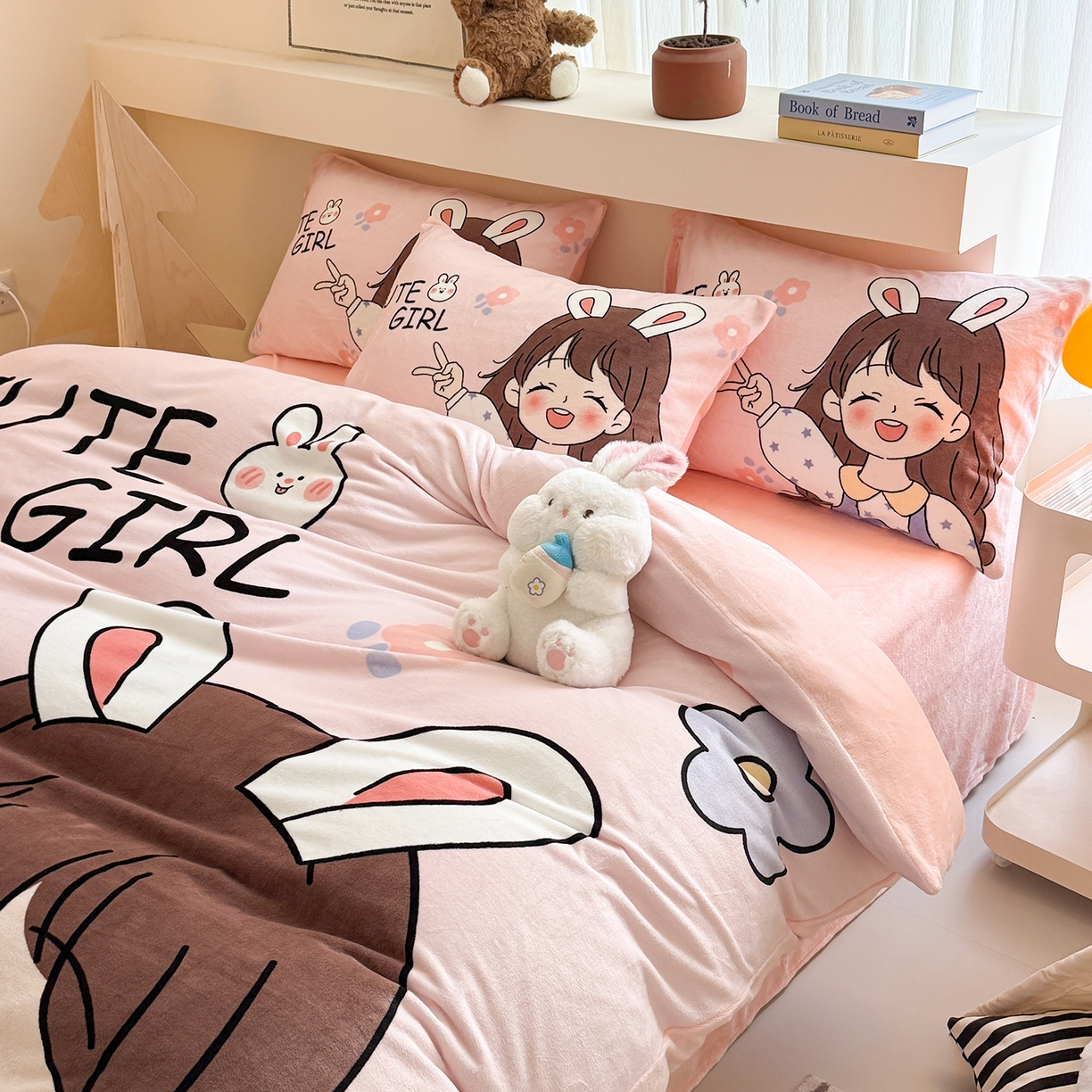 91家纺网 家纺一手货源 找家纺 悦织湾家纺 2025新款大版卡通印花牛奶绒四件套儿童床绒套件学生宿舍单双人床上用品三四件套 活泼女孩