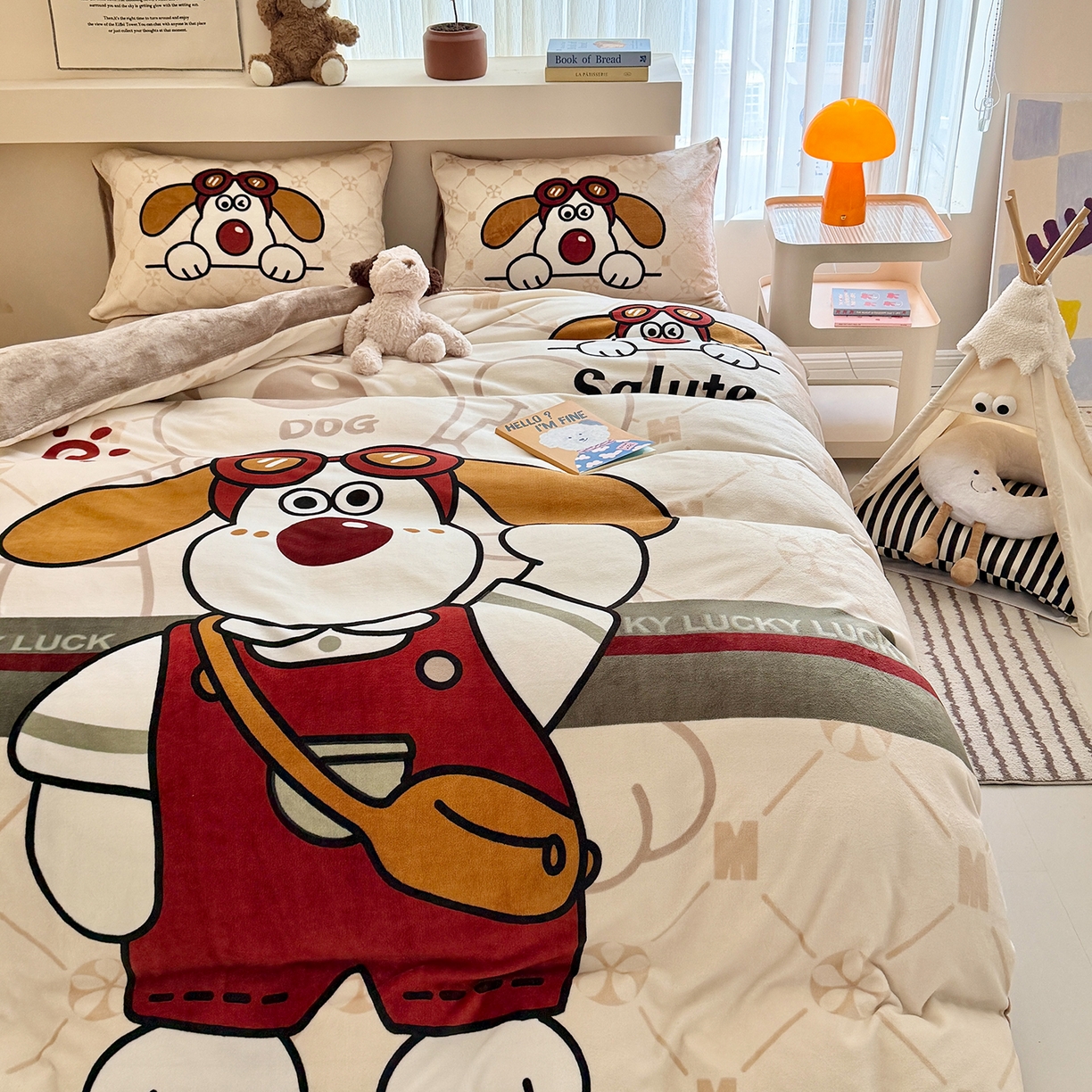 91家纺网 家纺一手货源 找家纺 悦织湾家纺 2025新款大版卡通印花牛奶绒四件套儿童床绒套件学生宿舍单双人床上用品三四件套 敬礼狗狗