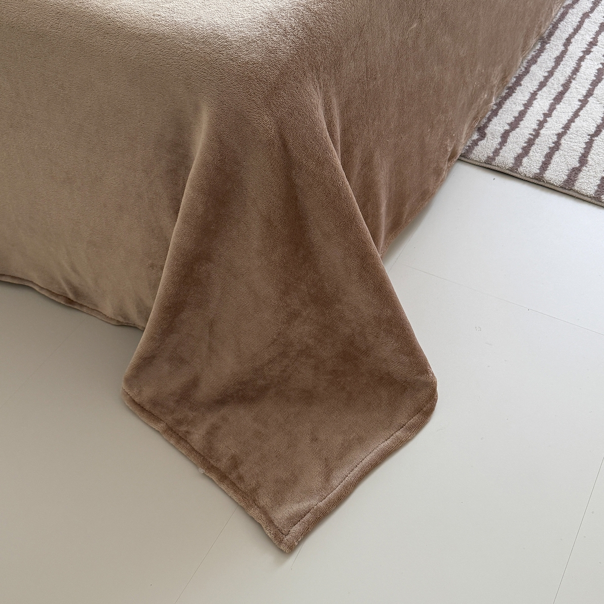 91家纺网 家纺一手货源 找家纺 悦织湾家纺 2025新款大版卡通印花牛奶绒四件套儿童床绒套件学生宿舍单双人床上用品三四件套 敬礼狗狗