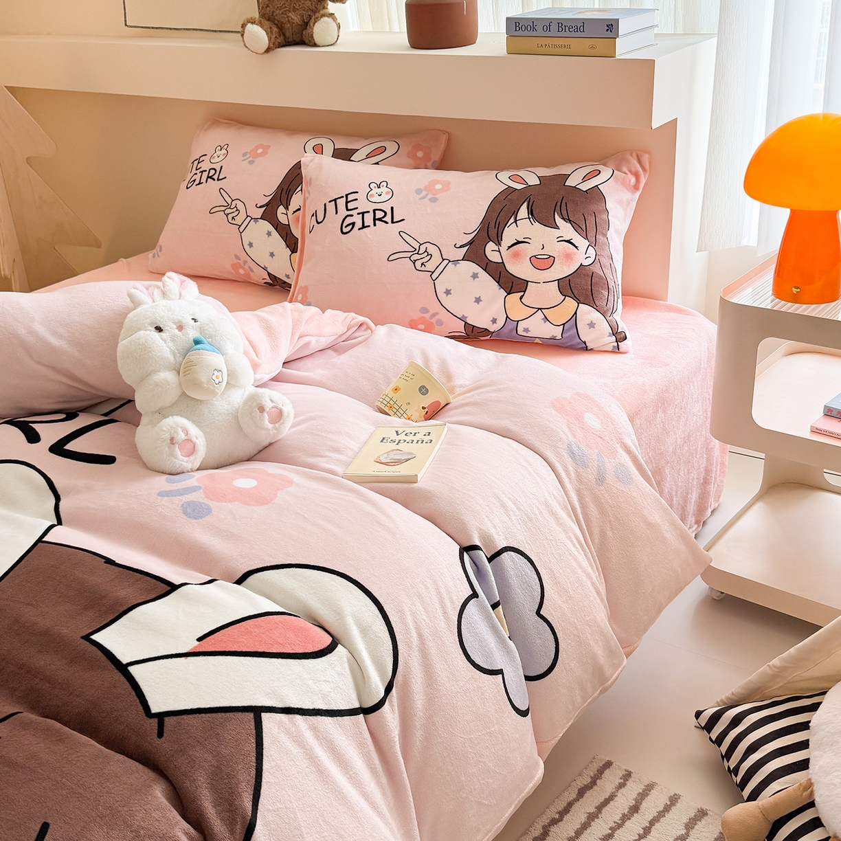 91家纺网 家纺一手货源 找家纺 悦织湾家纺 2025新款大版卡通印花牛奶绒四件套儿童床绒套件学生宿舍单双人床上用品三四件套 活泼女孩